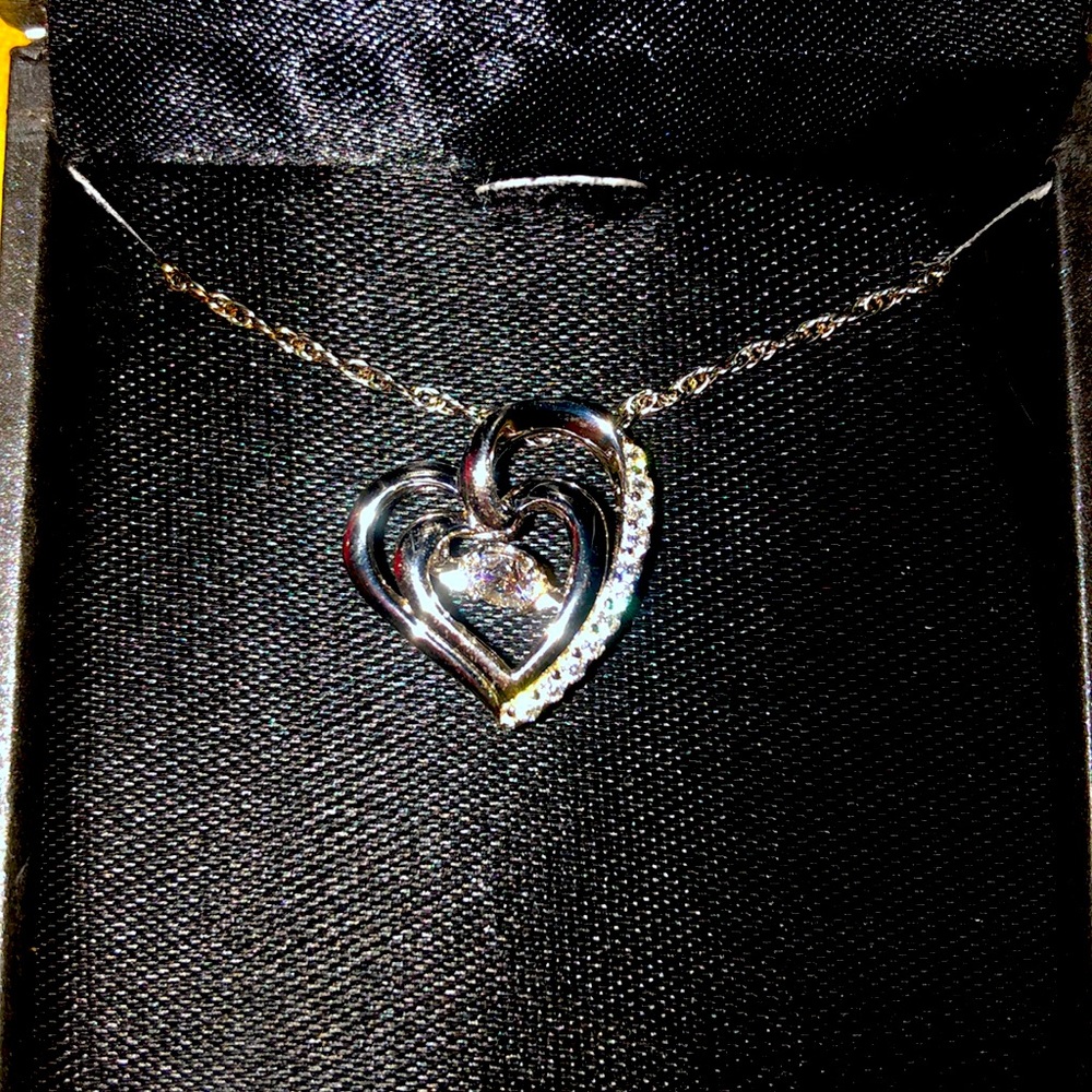 Beautiful Necklace with a real diamond